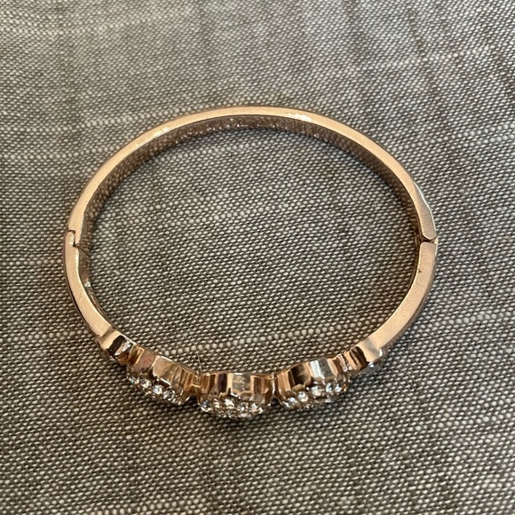 Betsey Johnson bracelet - Picture 7 of 9